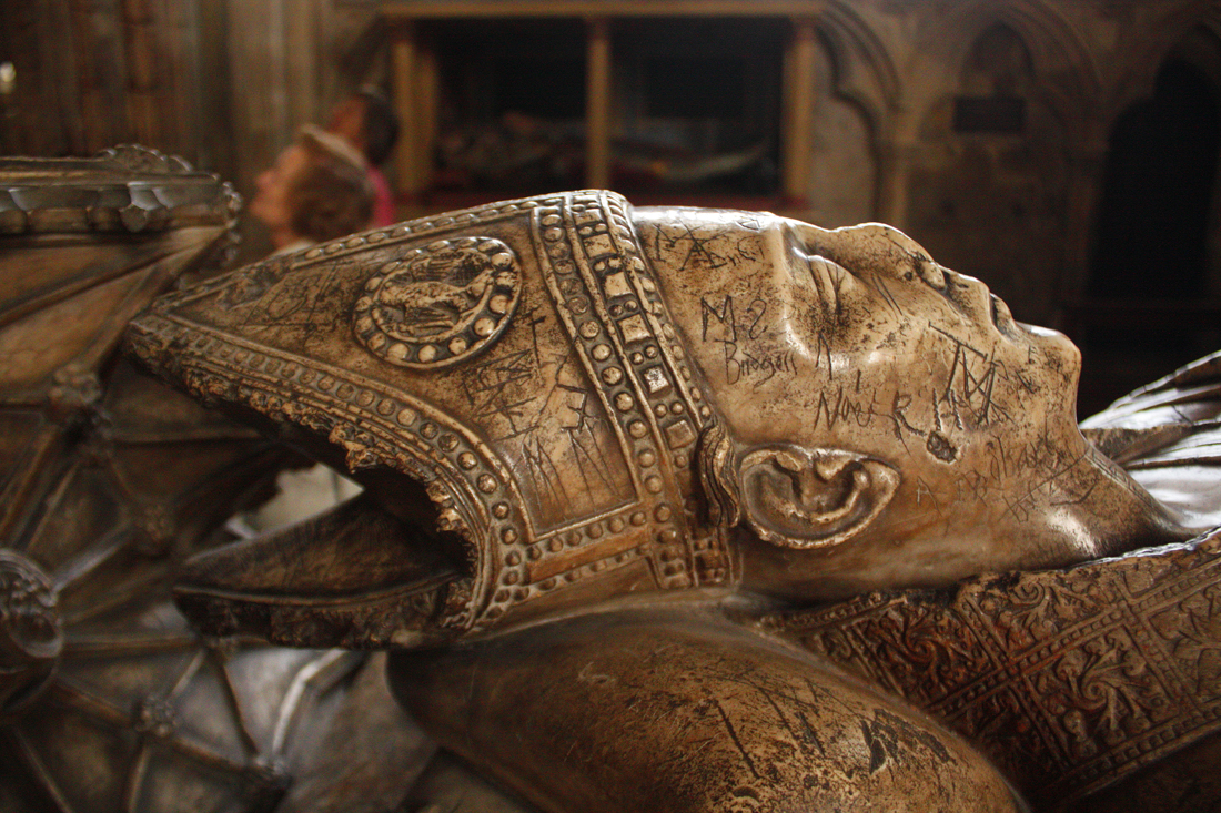 exeter cathedral grafitti 3l.jpg